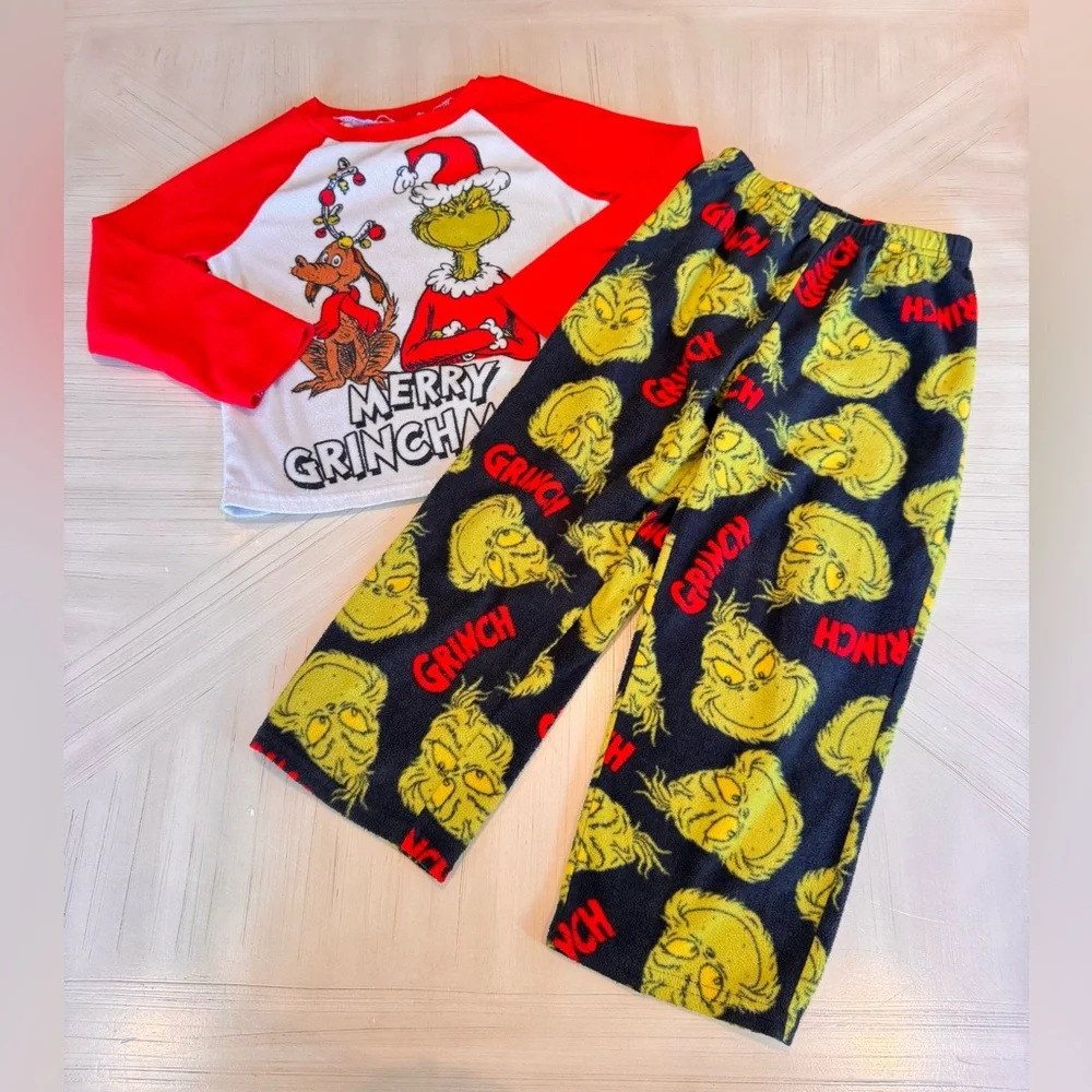Dr. Seuss The Grinch “Merry Christmas” Fleece Pajamas – Size XS (4/5) – 2-Pc Set